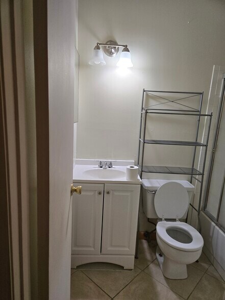 Building Photo - 4880 SE 44th St