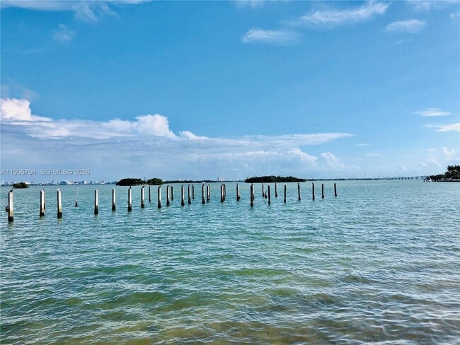 Building Photo - 650 NE 64th St