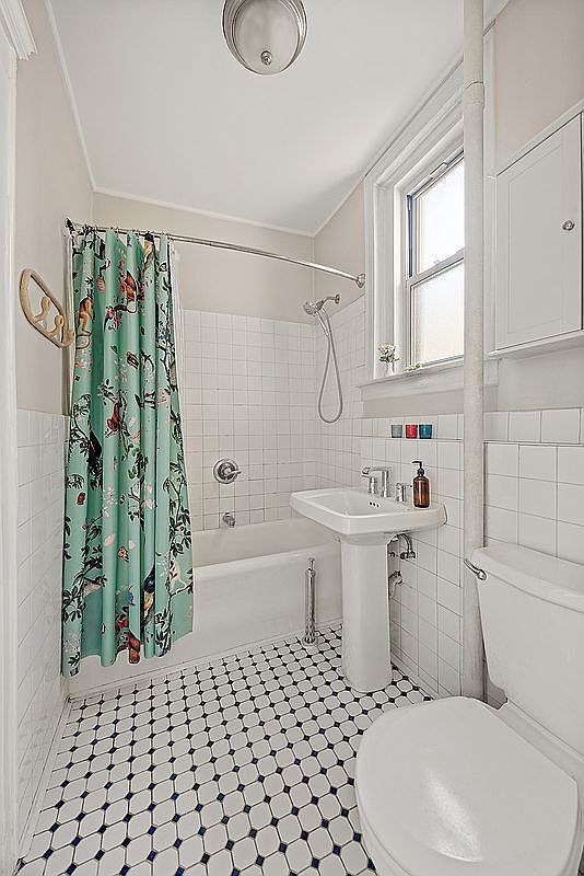 Building Photo - 19 Fiske Pl