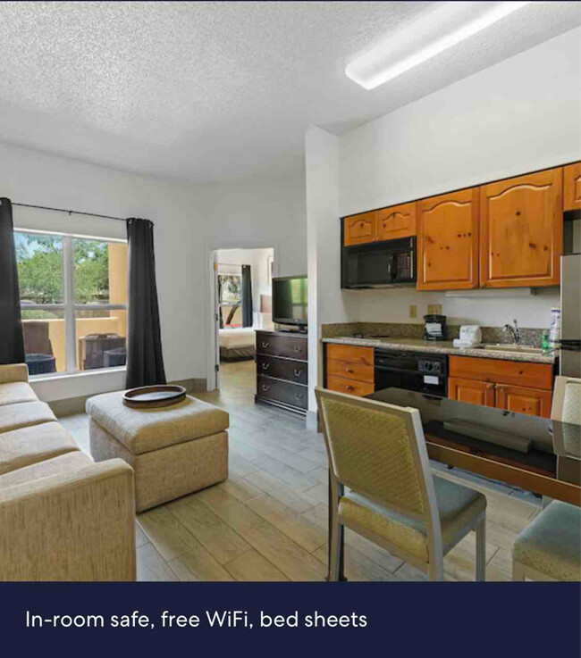 Building Photo - 9880 N Scottsdale Rd