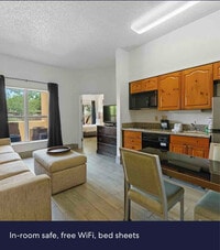 Building Photo - 9880 N Scottsdale Rd