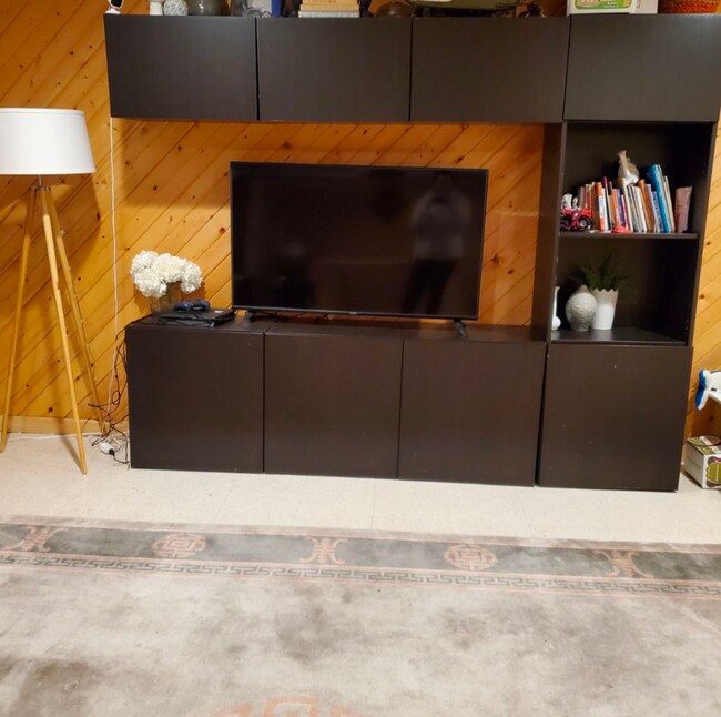 Building Photo - 233 Jackson Ave