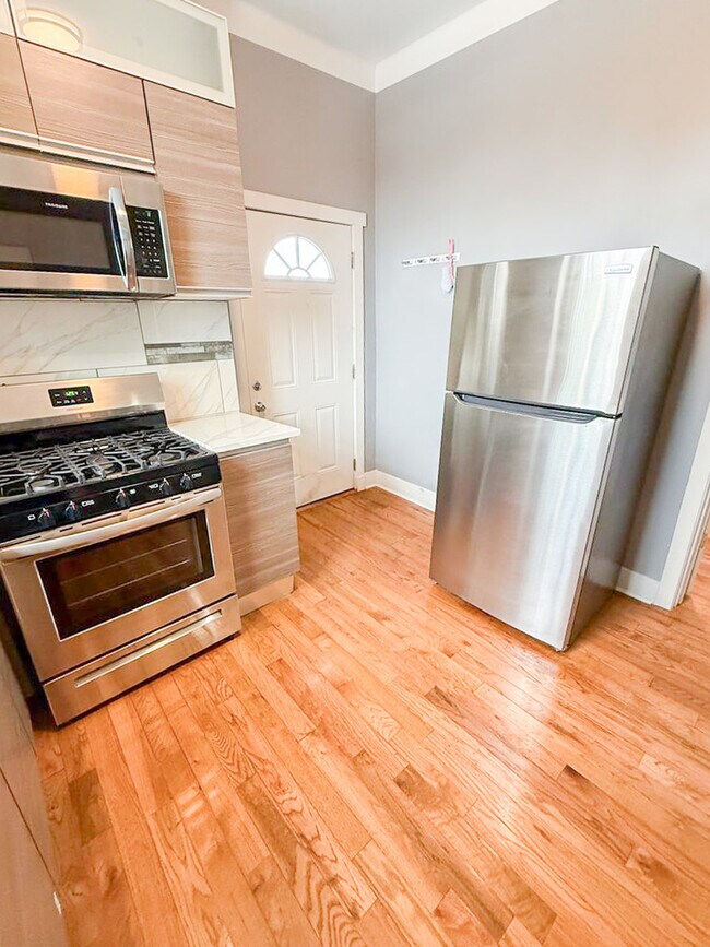 Building Photo - 438 E 49th St