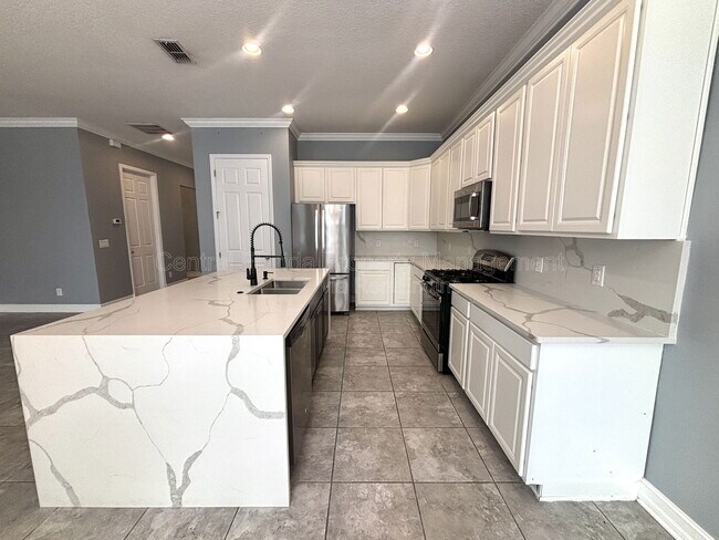 Building Photo - 984 Maypole Dr