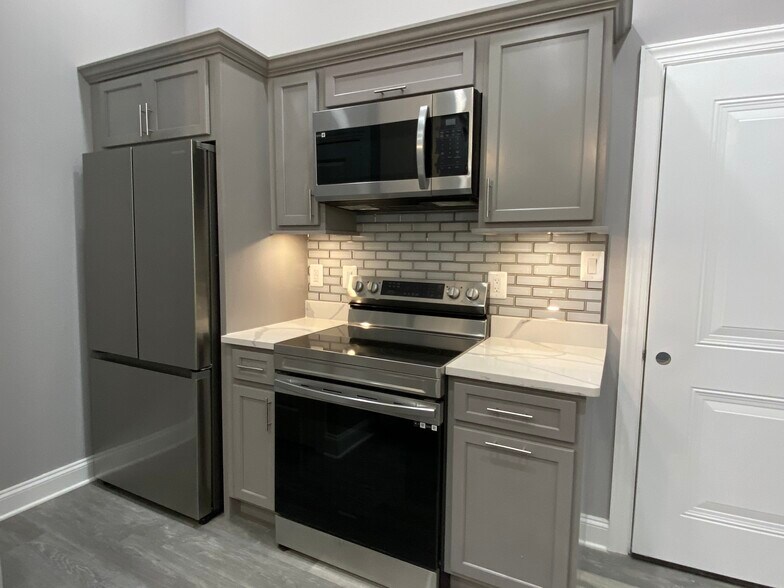 Building Photo - 414 S Conkling St