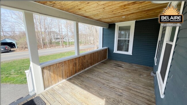 Building Photo - Cozy Country Living