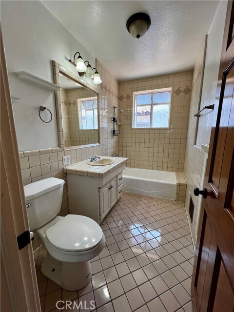 Building Photo - 484 W 25th St