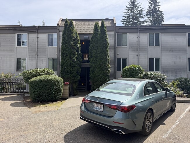 Building Photo - 14605 NE 34th St