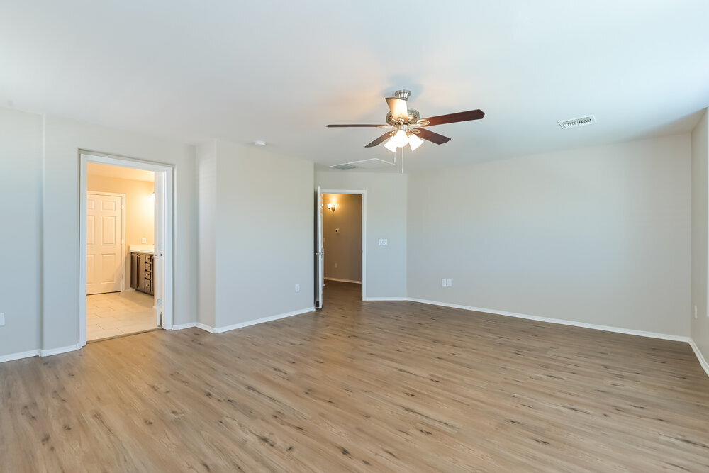 Building Photo - 207 E Calle Vivaz