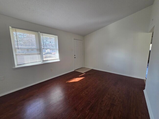 Building Photo - 4638 Appleville St