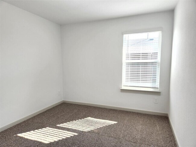Building Photo - 318 Serena Pk Ln