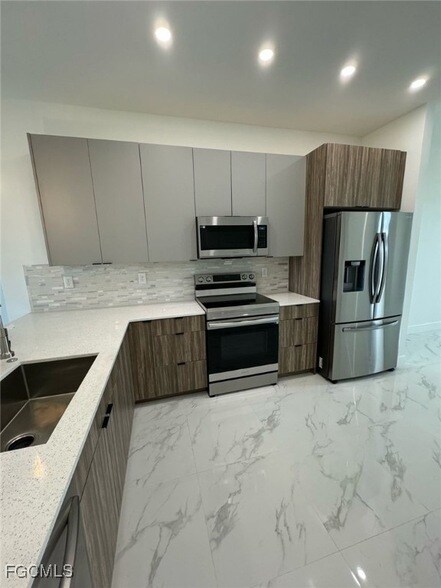 Building Photo - 306 NW 27th Ave