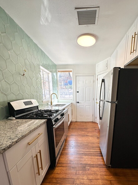 Building Photo - 2928 Piedmont Dr