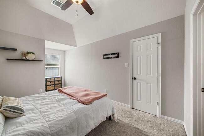 Building Photo - 5811 Trinity Bluff Ct