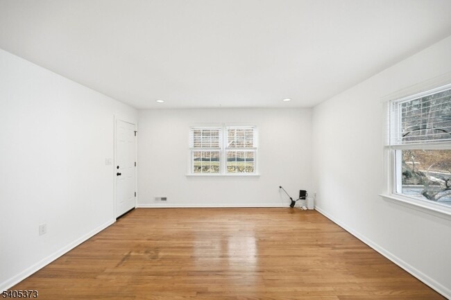 Building Photo - 76 Mt Kemble Ave