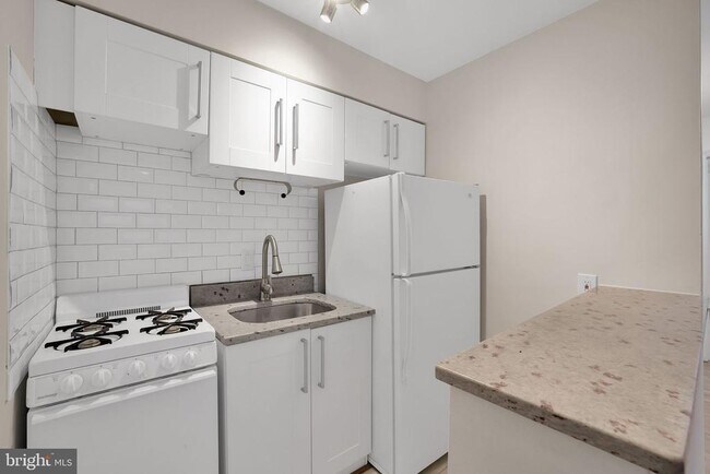 Building Photo - 513 12th St NE