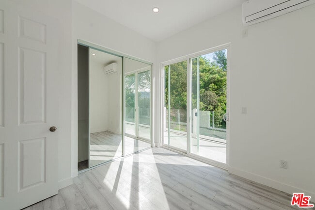 Building Photo - 4724 El Caballero Dr