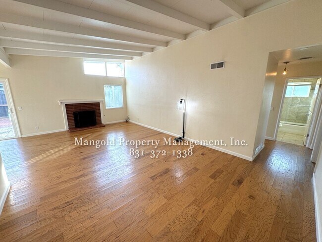 Building Photo - Beautiful 3-Bed, 2 Bath Mission Fields Home in Carmel-by-the-Sea with Modern Kitchen and Hardwood...