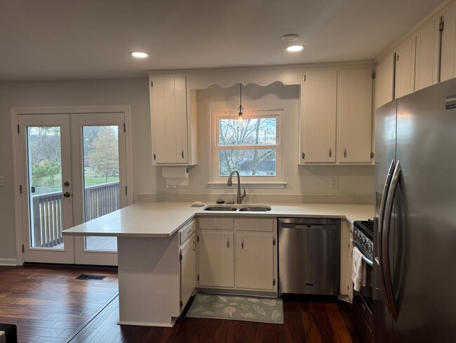 Building Photo - Cute Remodeled Ranch in Bellevue Cul-de-Sac