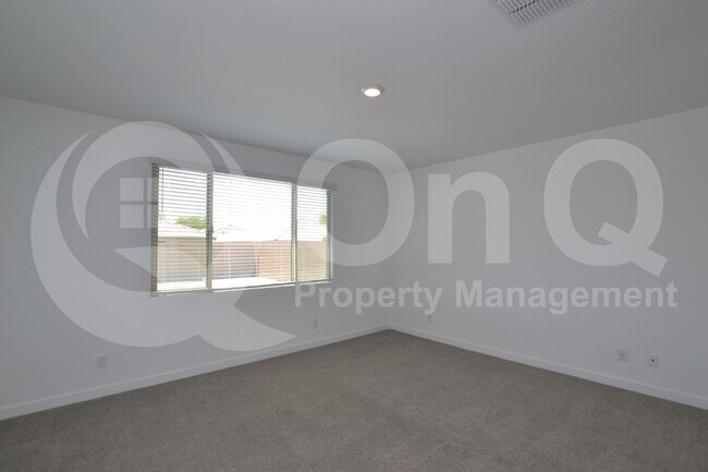 Building Photo - 9213 W Glenrosa Ave