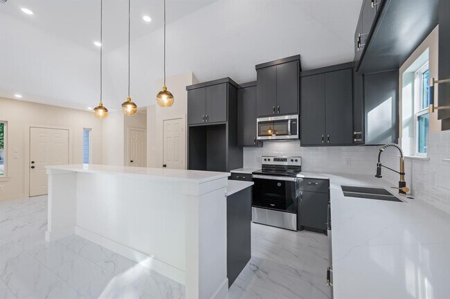 Building Photo - 16346 Summer Dawn Ln