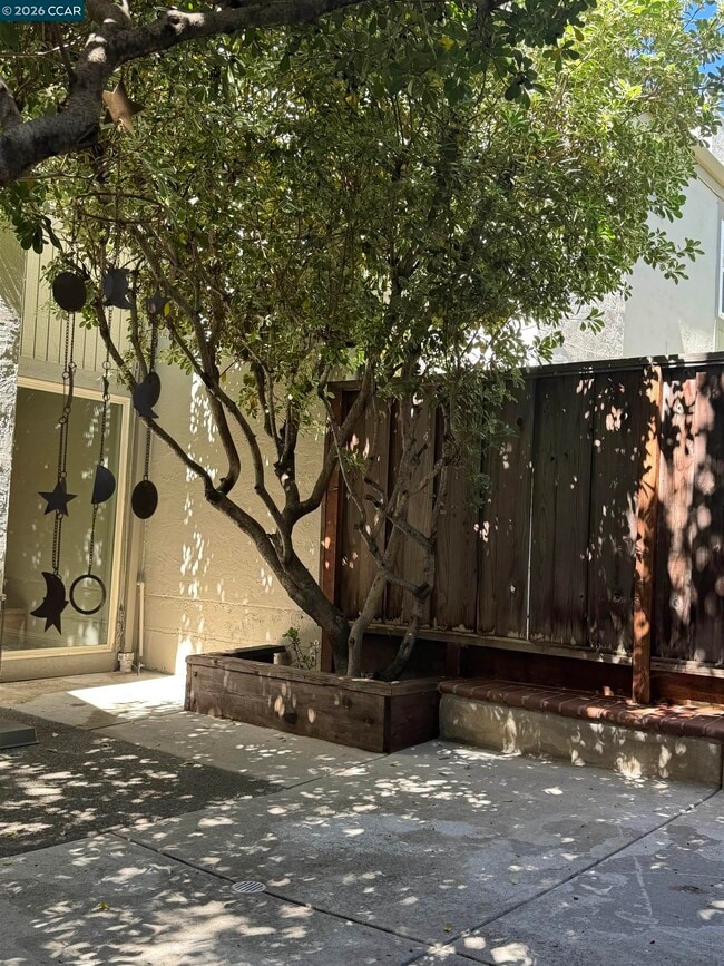 Building Photo - 13 Oak Brook Pl