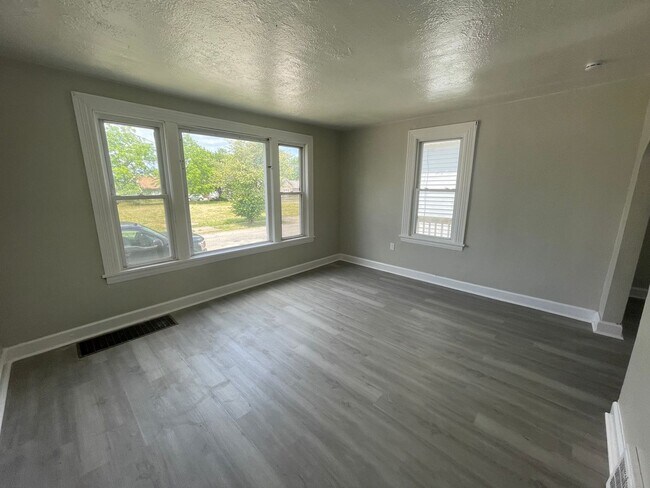 Building Photo - SECTION 8 and EDEN Accepted! Spacious, Newly Renovated 4-Bedroom Home!!