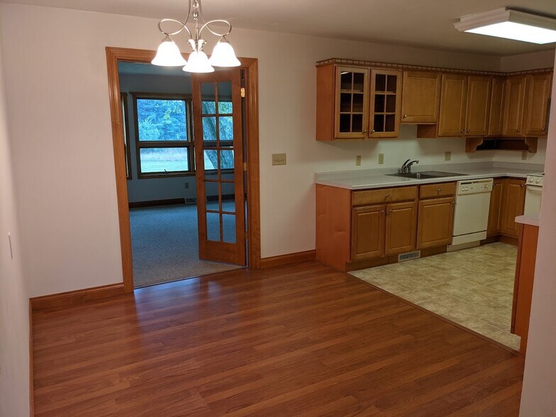 Dining room - 705 Taylor St