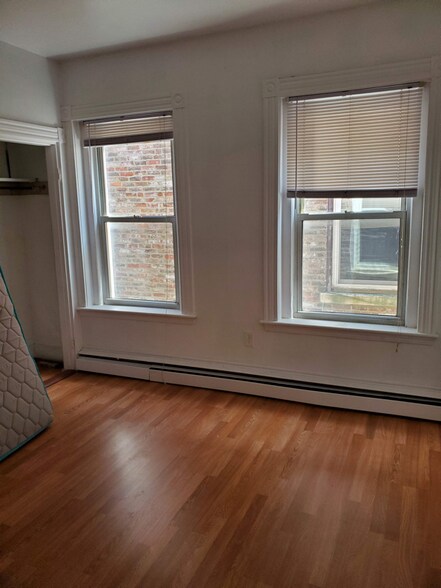 Building Photo - 94 Calumet St
