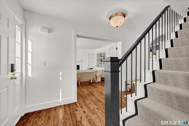 Building Photo - 5 Main Dr