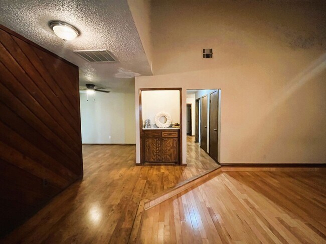 Building Photo - 5408 Embers Dr