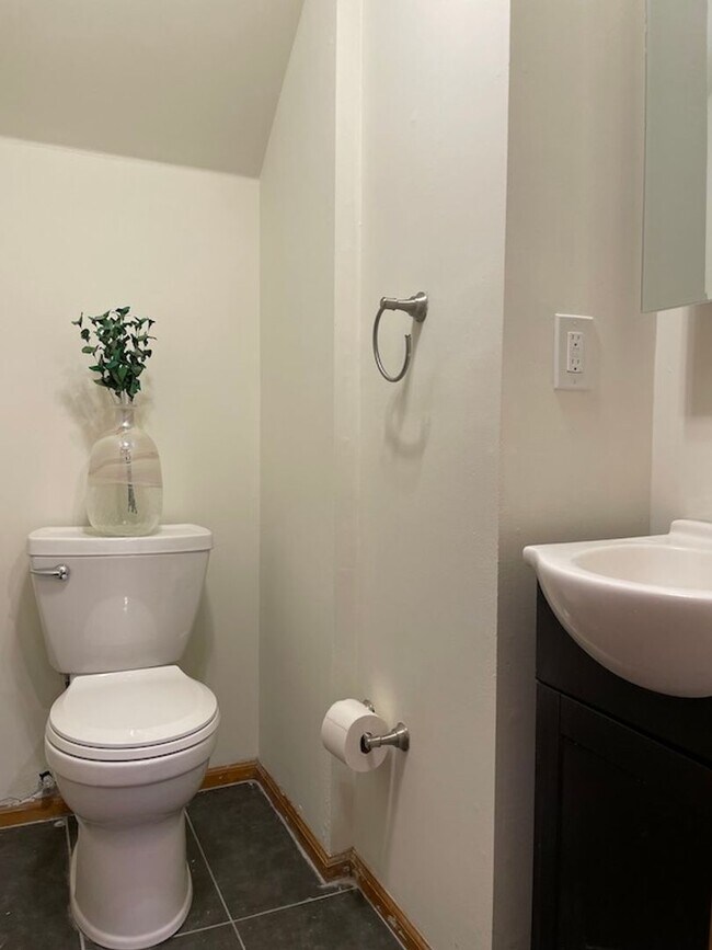 Building Photo - 1432 W Venango St