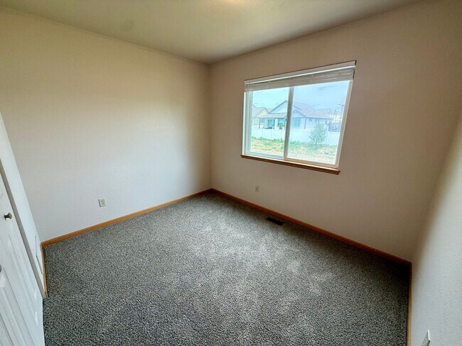 Building Photo - Ranch Style Home Located on Dead-End Street, Easy Access to I-25