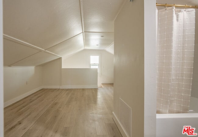 Building Photo - 4616 Rosewood Ave