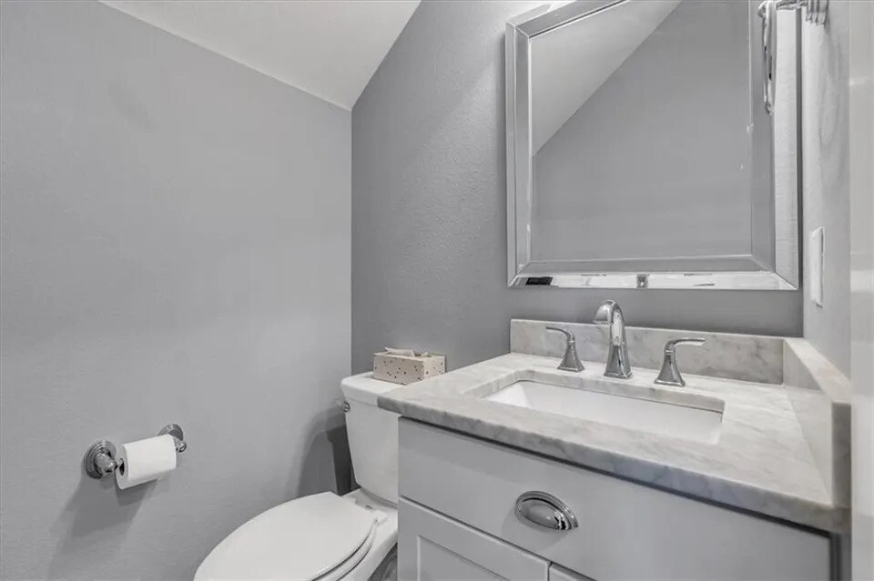 Building Photo - 1736 S 39th Pl