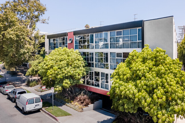 Building Photo - Barrington Avenue Apartment Homes