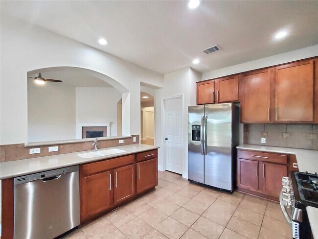 Building Photo - 14829 Fernhill Dr