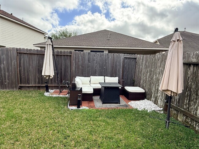 Building Photo - 15327 Summerlyn Point Ln