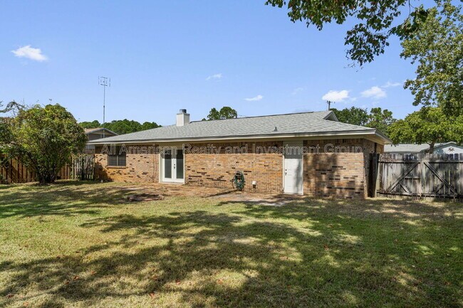 Building Photo - 137 Deville Dr