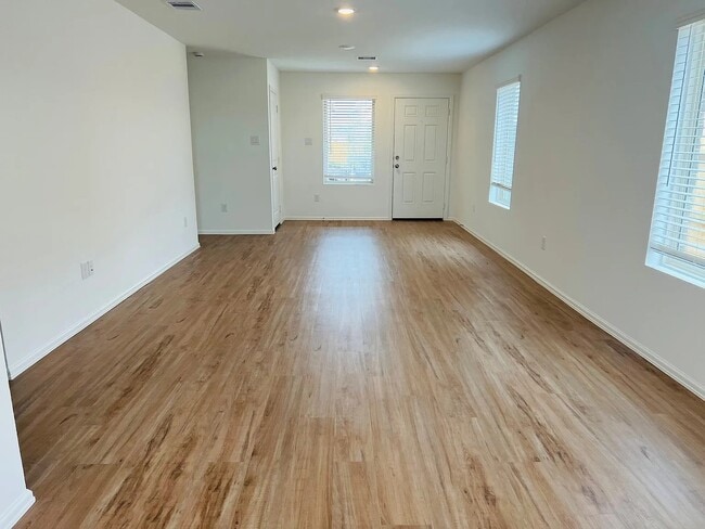 Building Photo - 26739 Paloma Blanca Dr