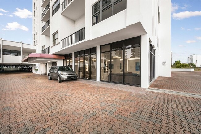 Building Photo - 2401 S Ocean Dr