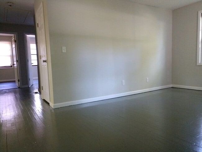 Building Photo - Noda East - 4207 Dinglewood Avenue