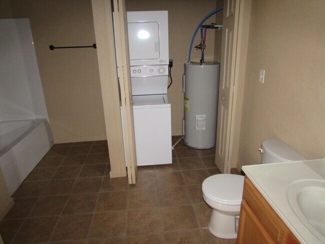 Building Photo - 16588 Hunters Ridge Ln