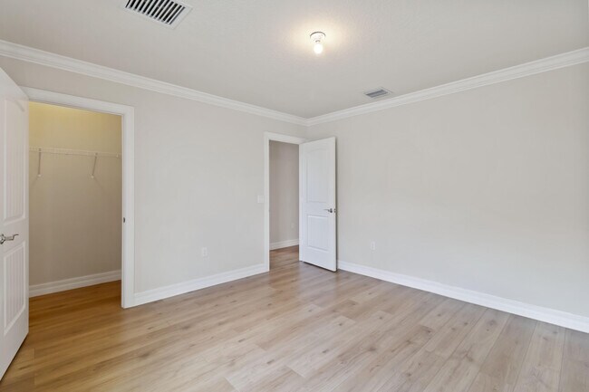 Building Photo - 8289 Vaulting Dr