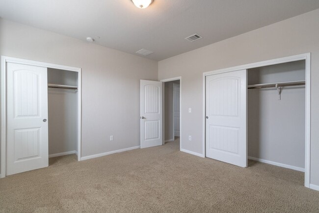 Building Photo - 2880 Donnell Dr