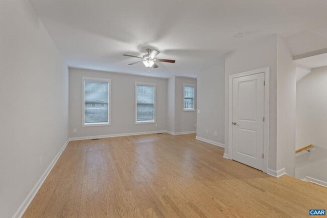 Building Photo - 4 Bedroom 3.5 Bathroom Townhouse with 2 Car Garage - Brownsville Elementary School District