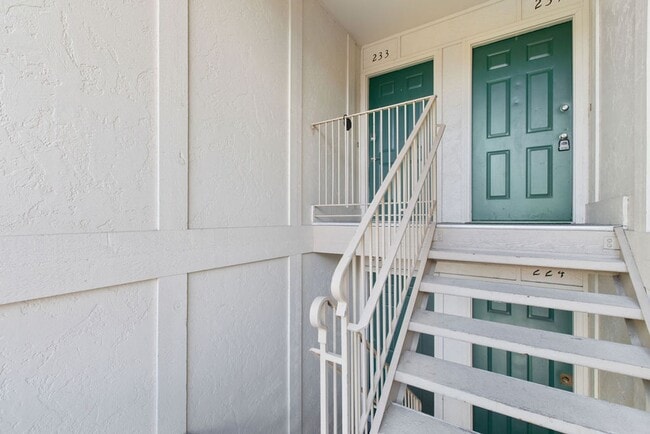 Building Photo - Students Welcome! Updated 2 Bedroom 1 Bath near Foothills Mall