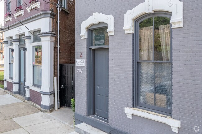 Building Photo - Kunst Apartments