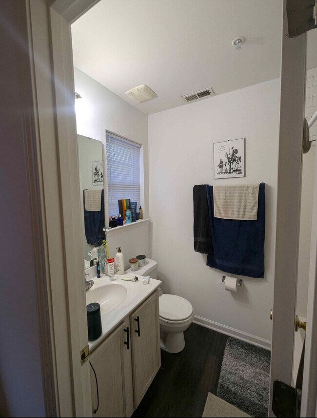 Building Photo - 128 University Village Dr