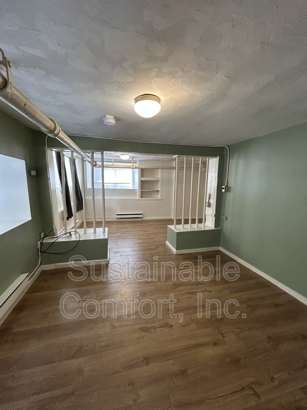 Building Photo - 827 Pleasant St